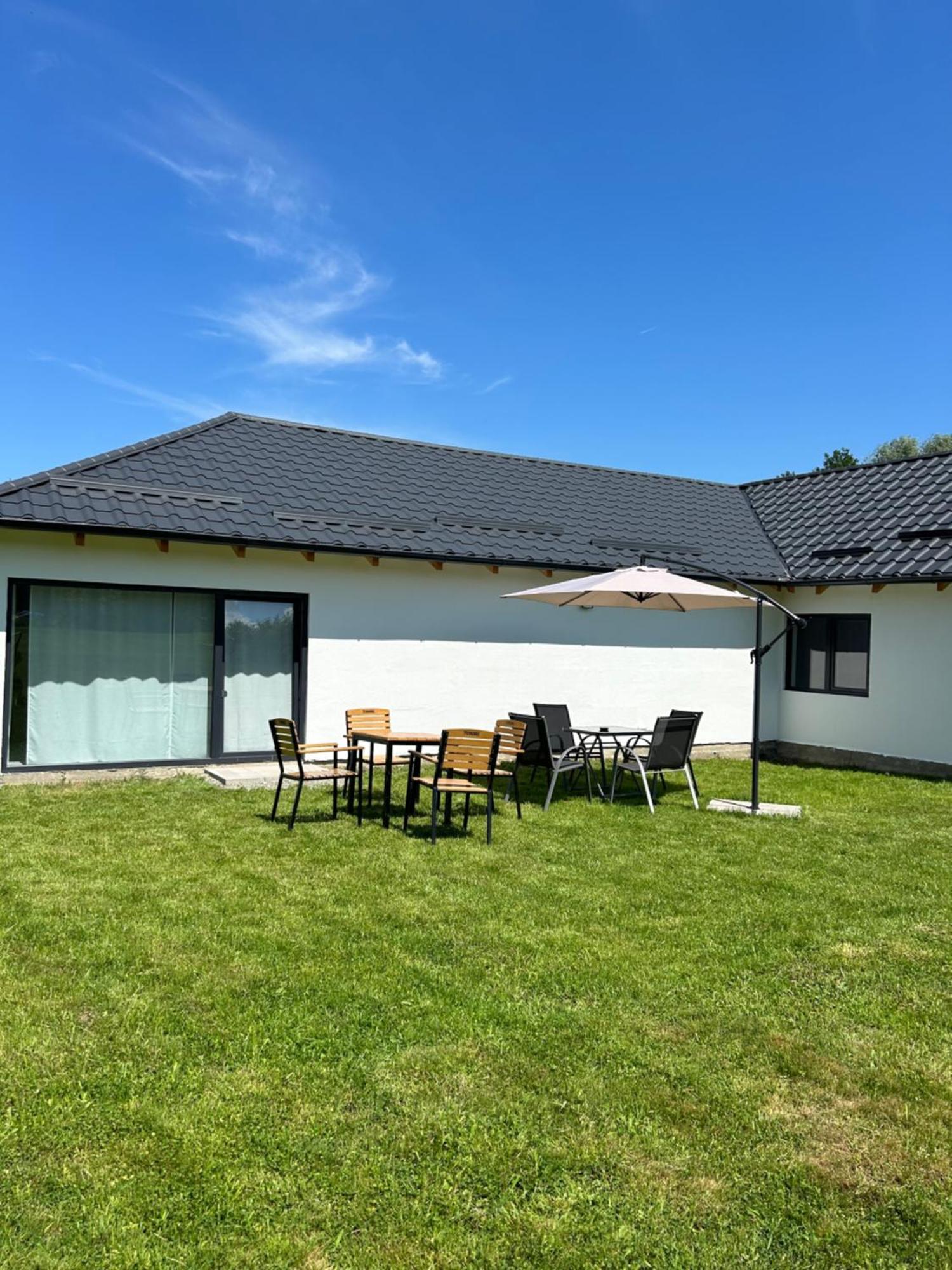 Cottage Bytheriver Arpasu de Sus Bagian luar foto